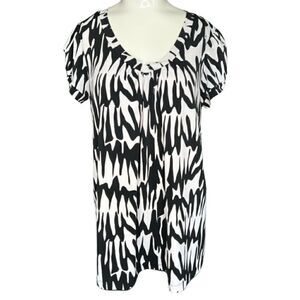 3/$15 Duo Maternity Medium black/white design short sleeve top